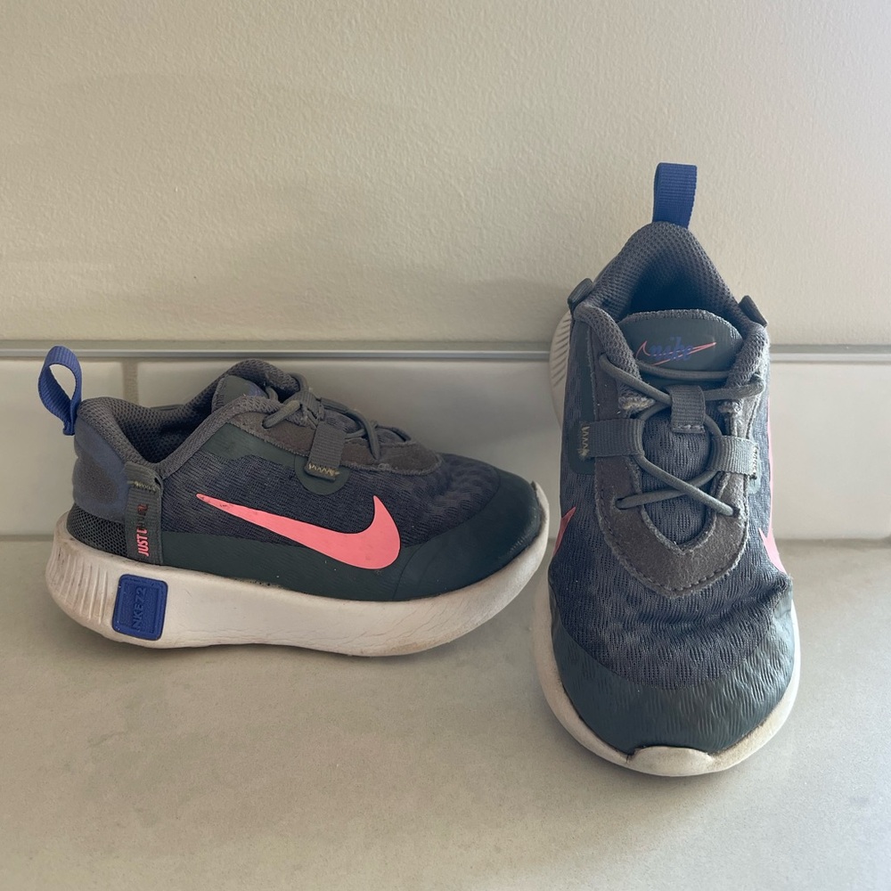 Nike Kids Shoes - Gray and Pink